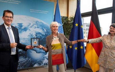 Renate Bähr erhält Auszeichnung für Lebenswerk